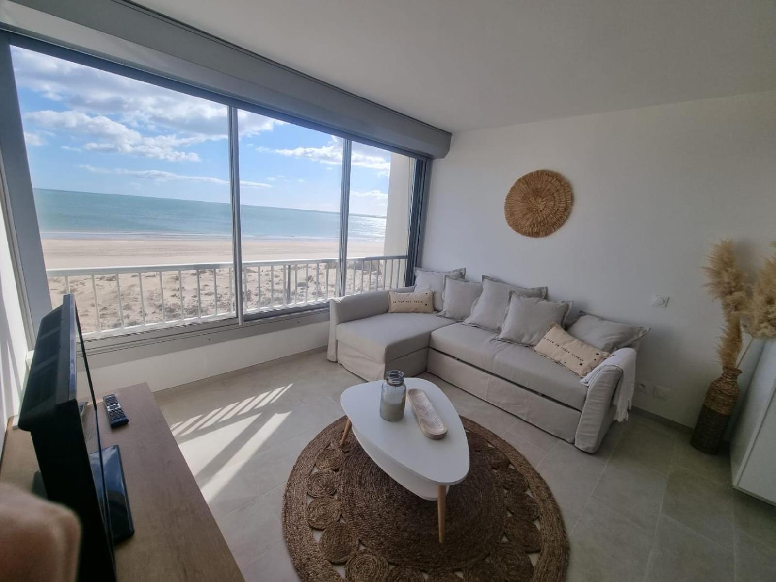 Superbe Studio Rénové les pieds dans l'eau!