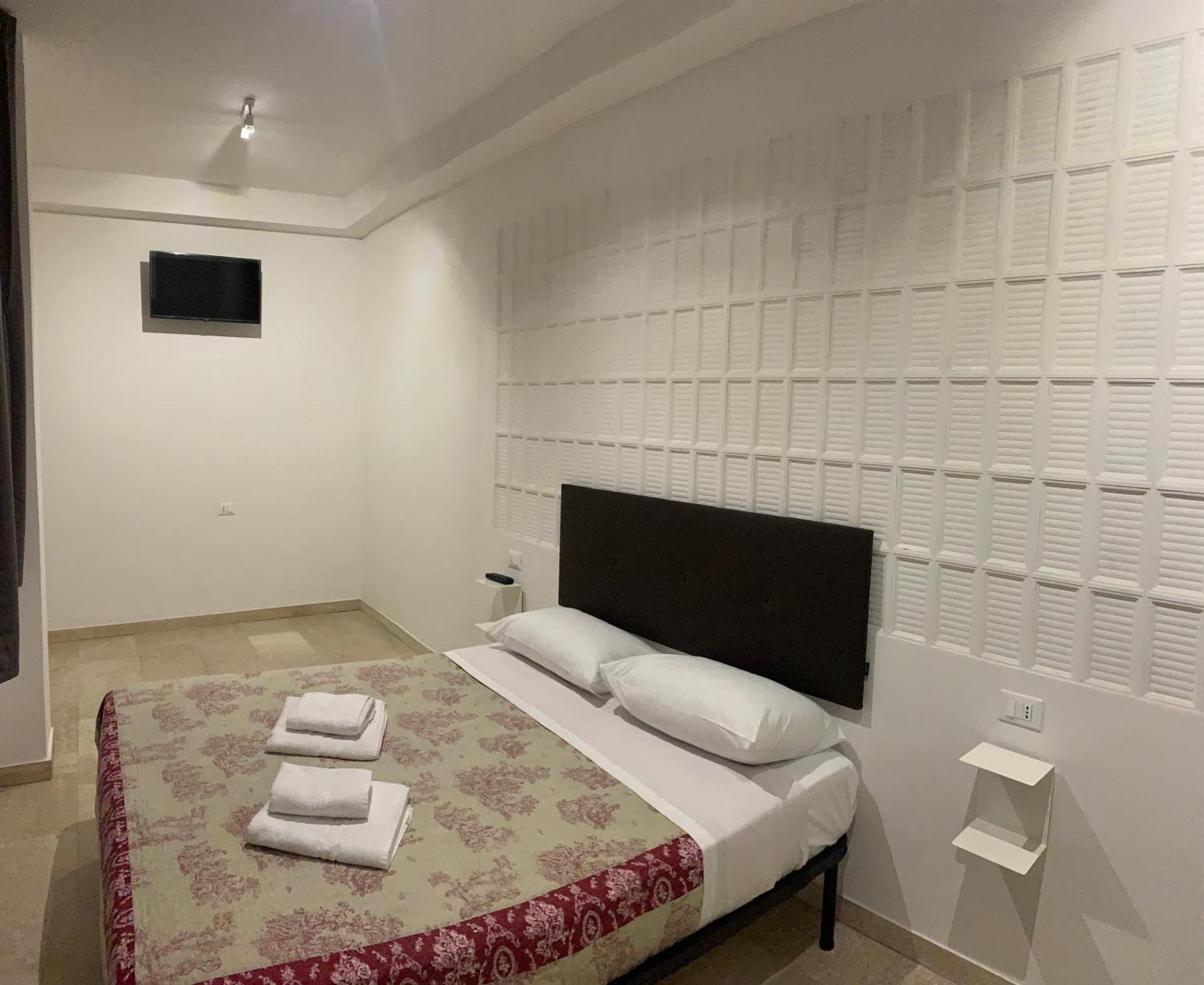 GALLERIA DEL TORO 3 rooms