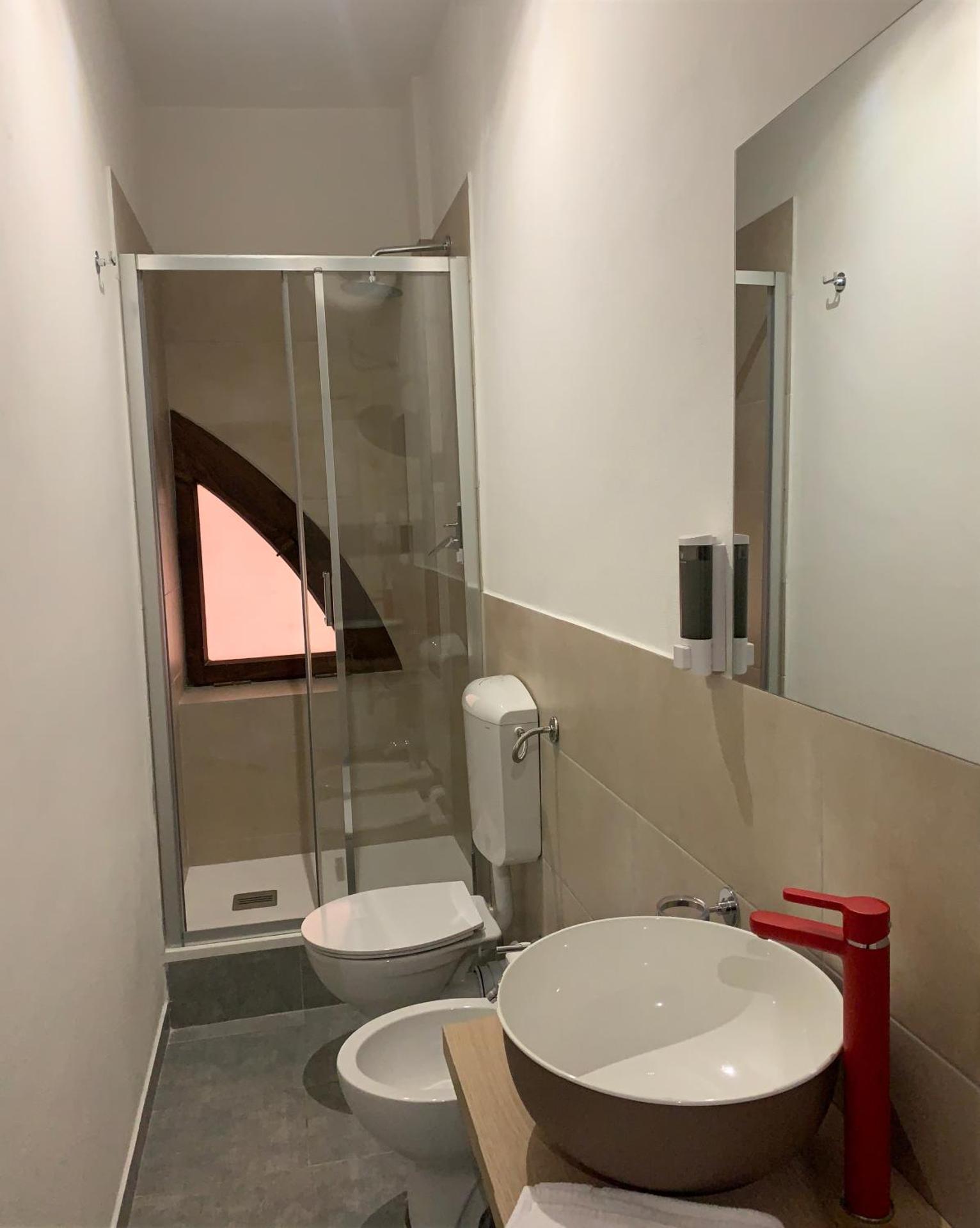 GALLERIA DEL TORO 3 rooms