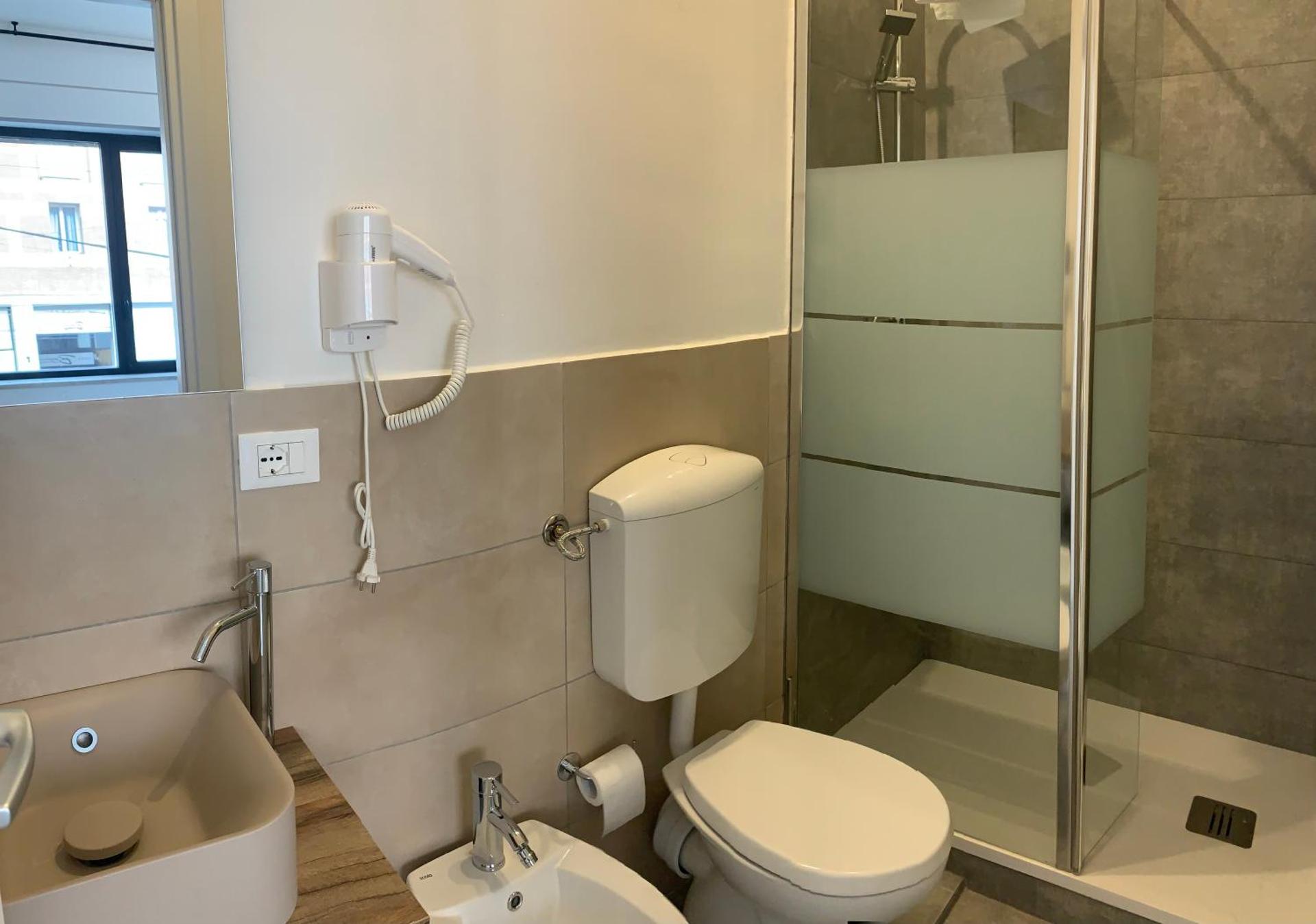 GALLERIA DEL TORO 3 rooms