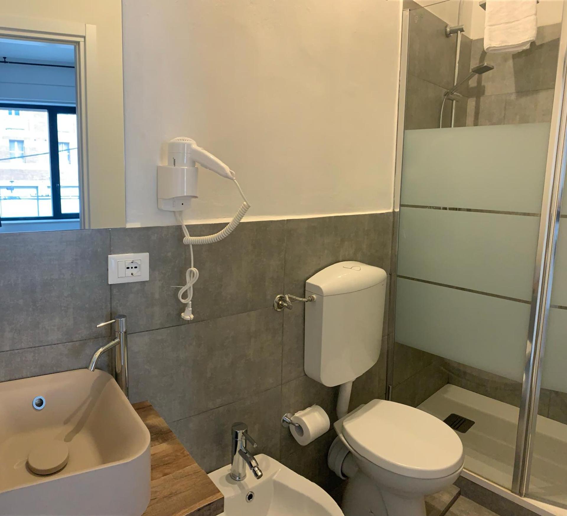 GALLERIA DEL TORO 3 rooms