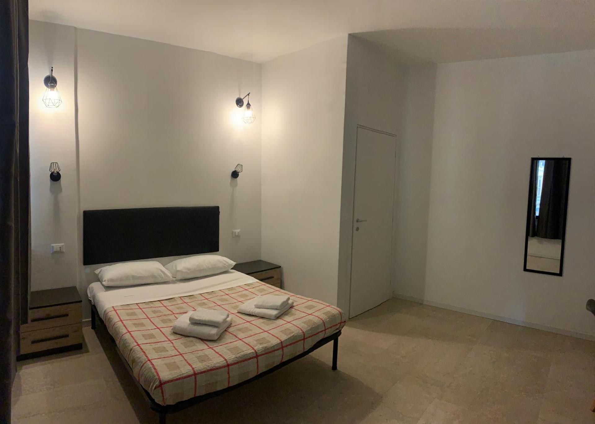 GALLERIA DEL TORO 3 rooms