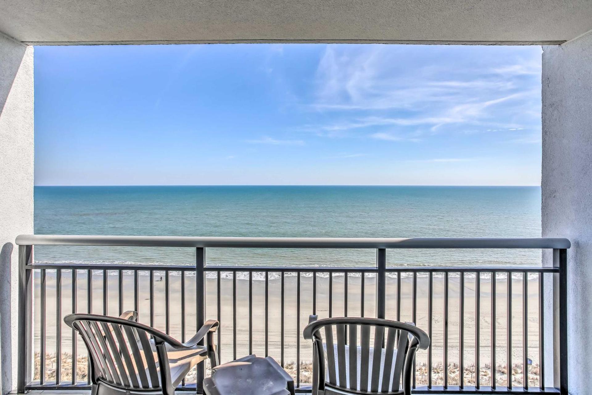 Beachfront Condo in Myrtle Beach with Pool Access