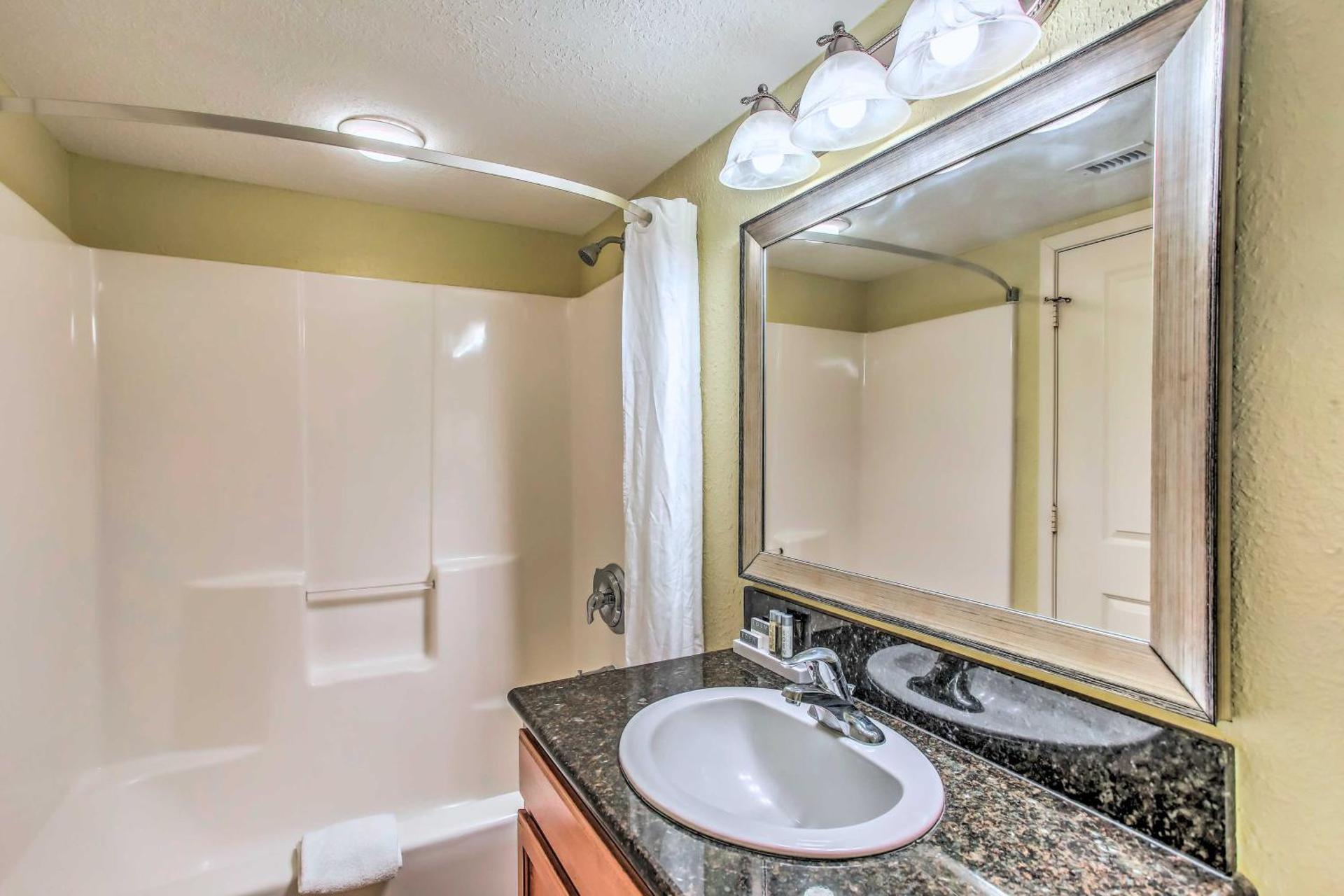 Beachfront Condo in Myrtle Beach with Pool Access