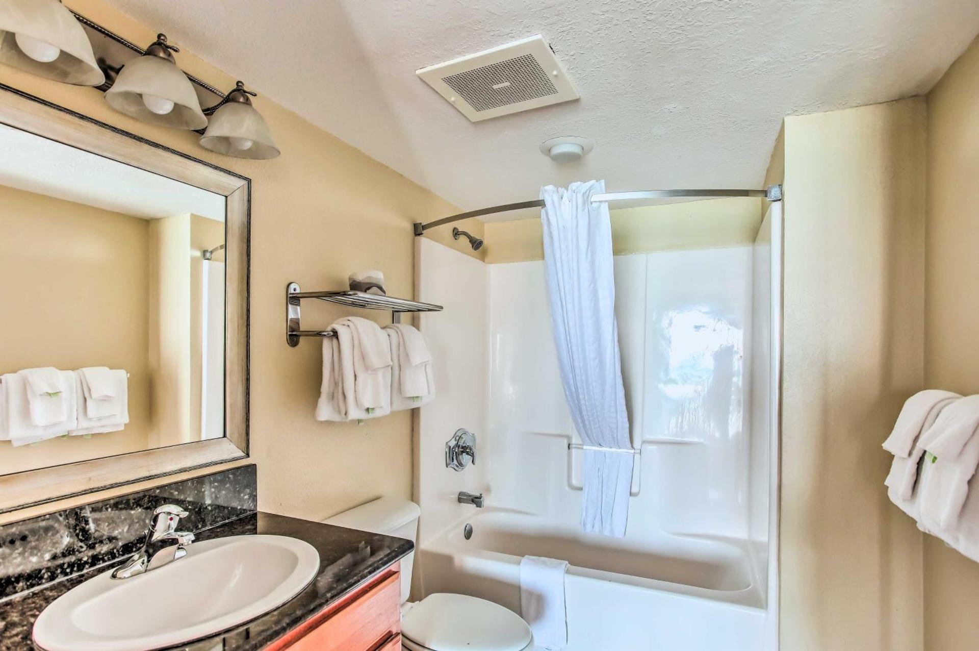 Beachfront Condo in Myrtle Beach with Pool Access