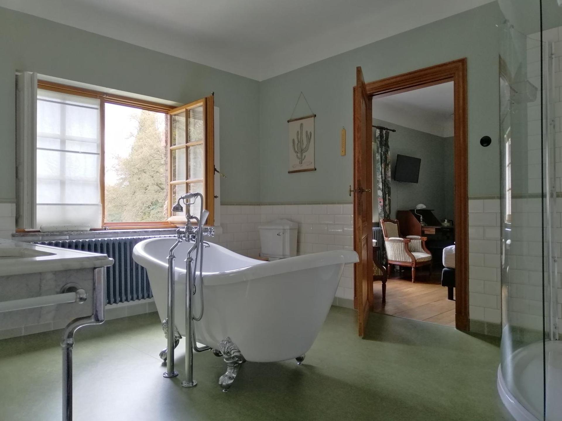 Double or Twin Room with Private Bathroom