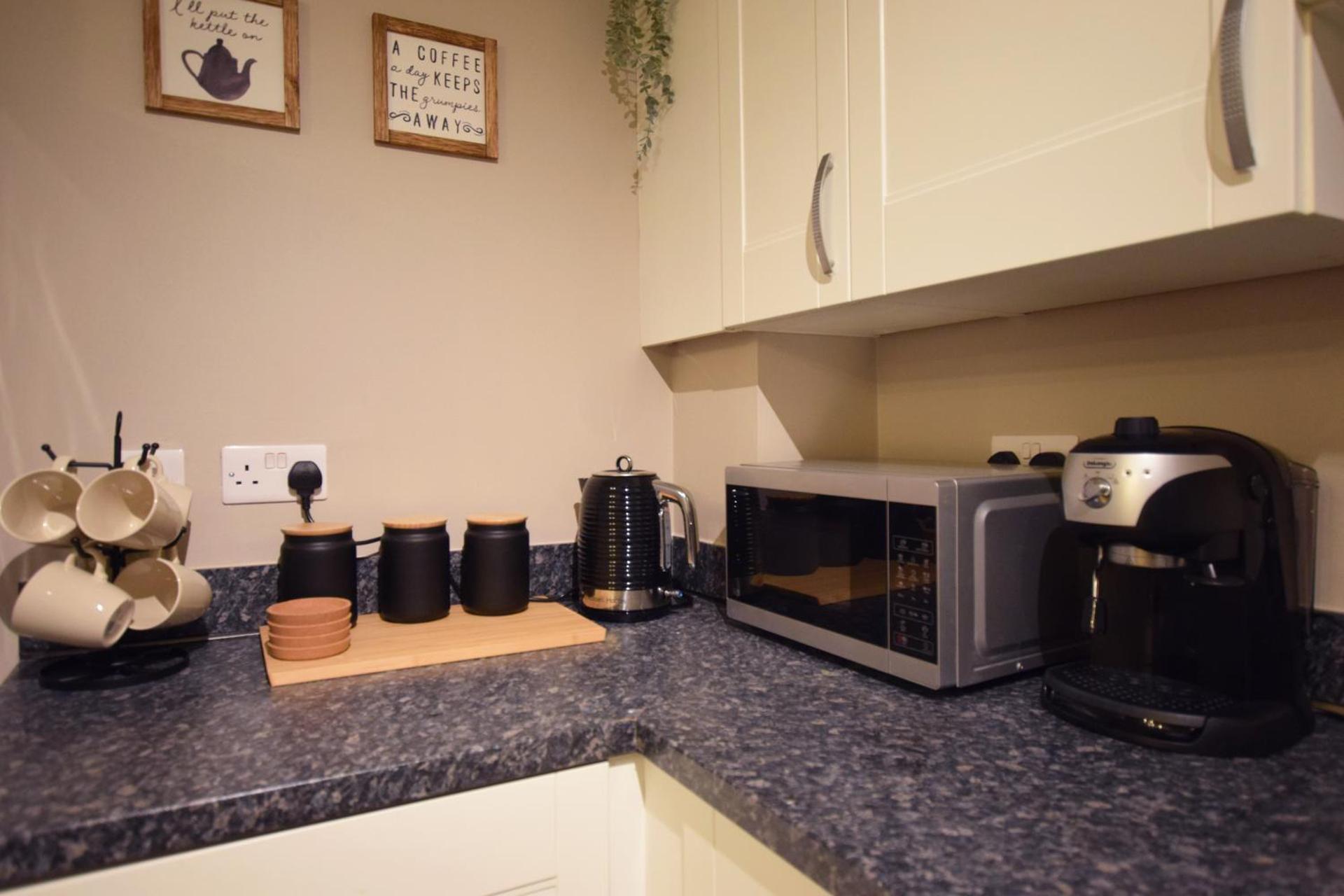 Modern 2 bed Apartment- Town Centre