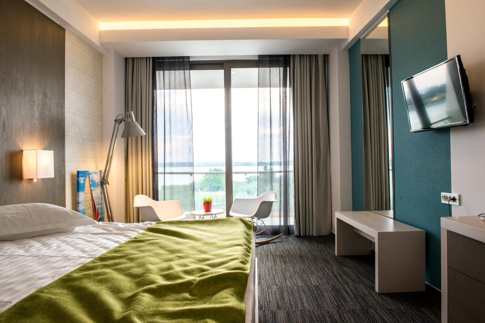 Double Room with Balcony and Lake View