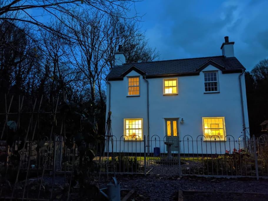 Riverside cottage walking distance into Caernarfon