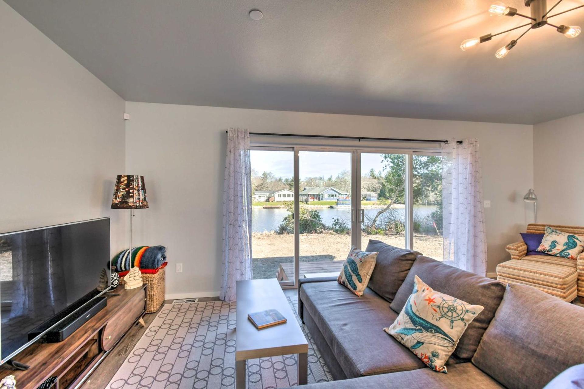 Dock, Water Views Dog-Friendly Ocean Shores Home!