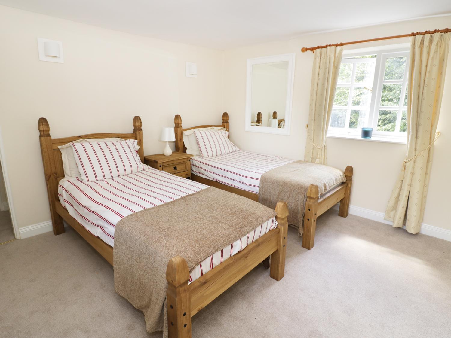 Blenheim Edge, The Causeway