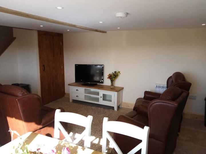 Rural getaway with a view - Old Spout Barn