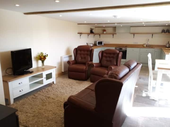 Rural getaway with a view - Old Spout Barn