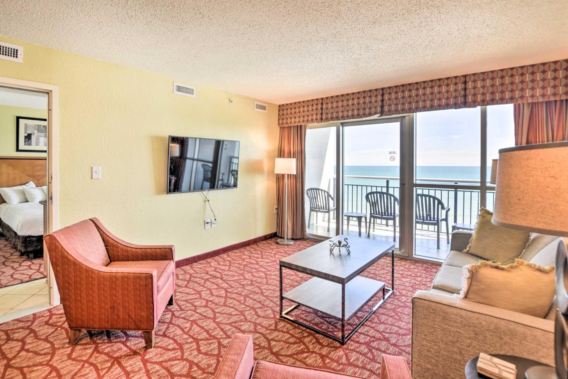 Beachfront Condo in Myrtle Beach with Pool Access