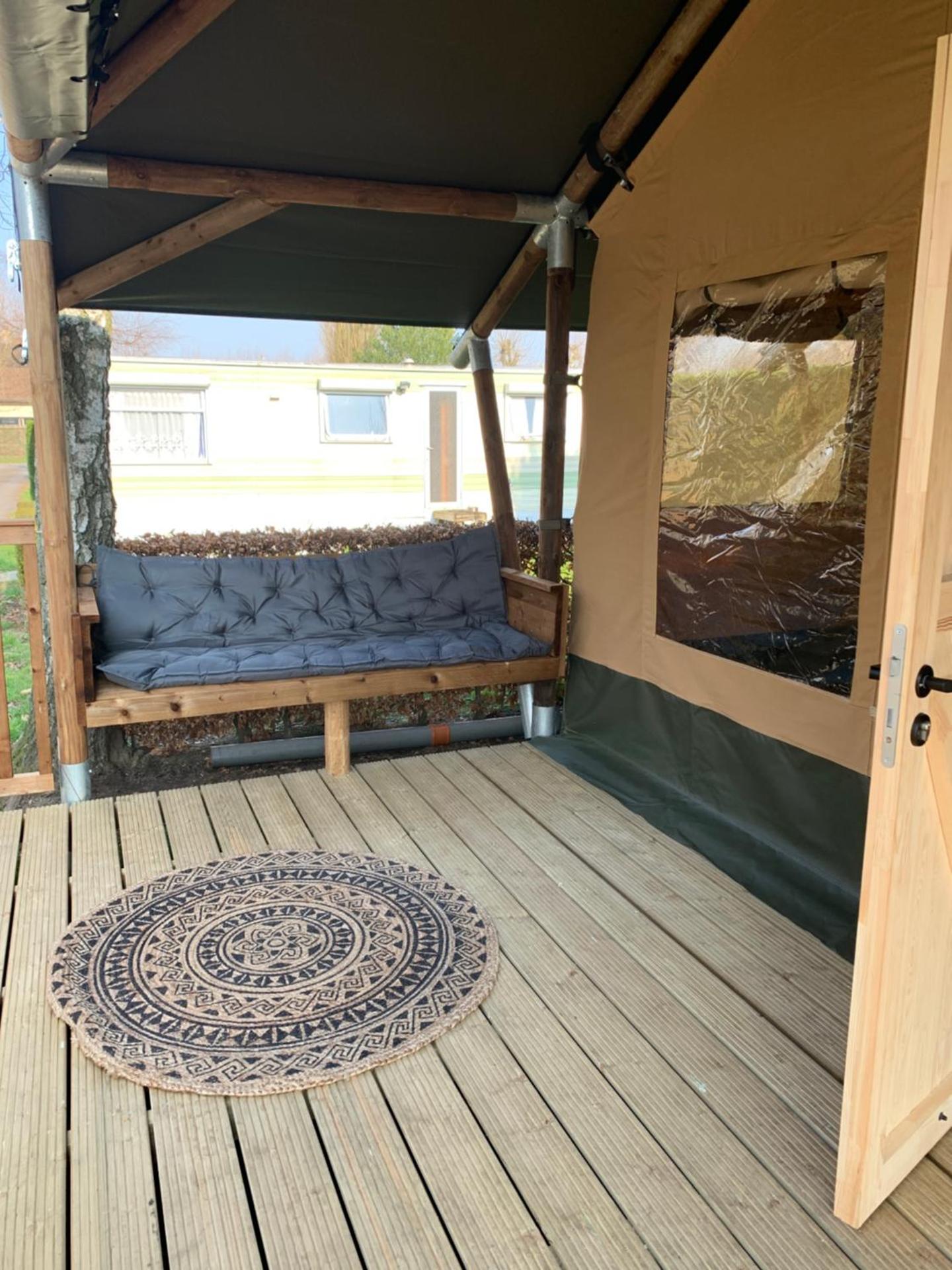 Glamour Glamping at little beach, fully heated