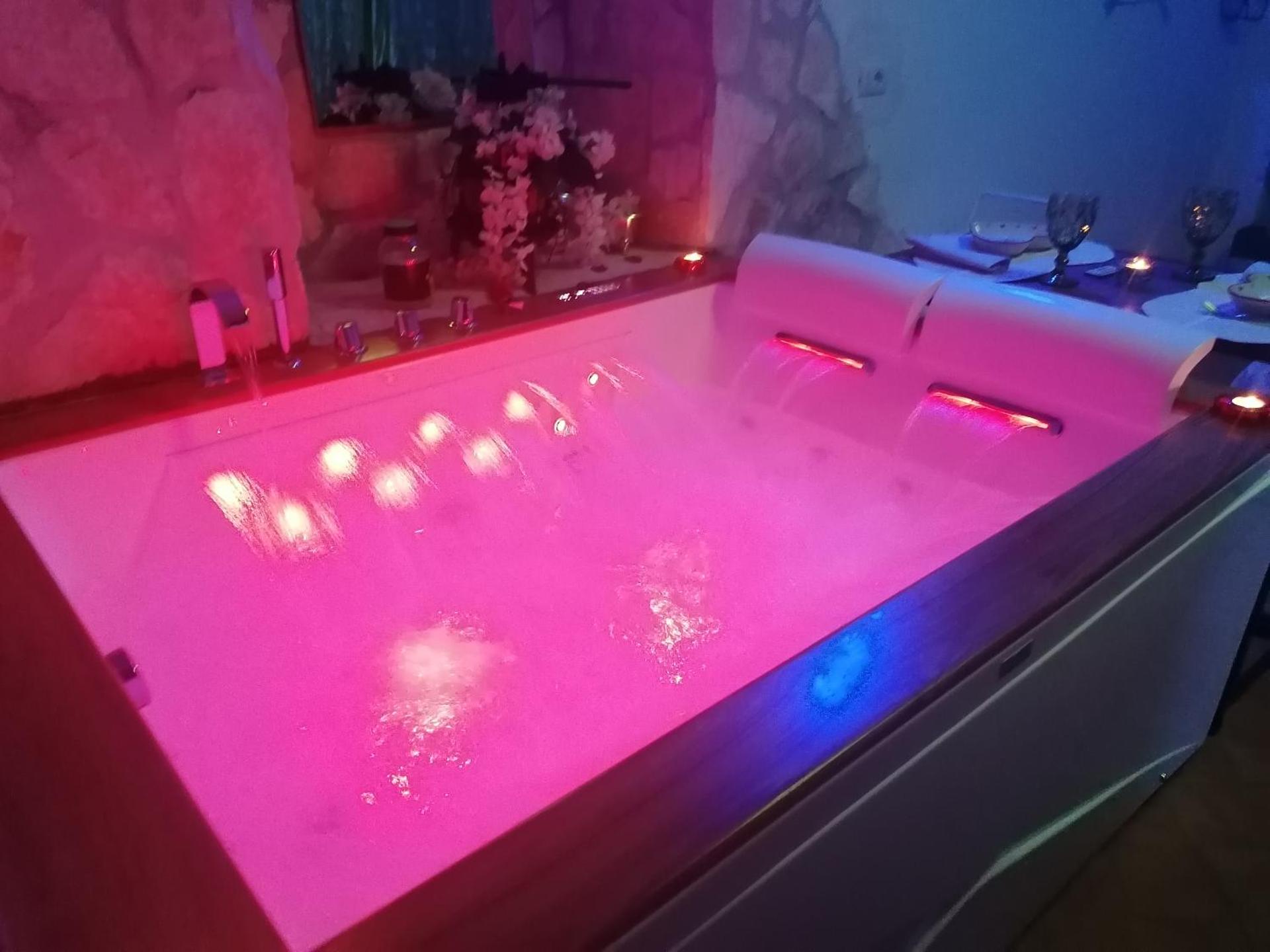 Queen Room with Spa Bath