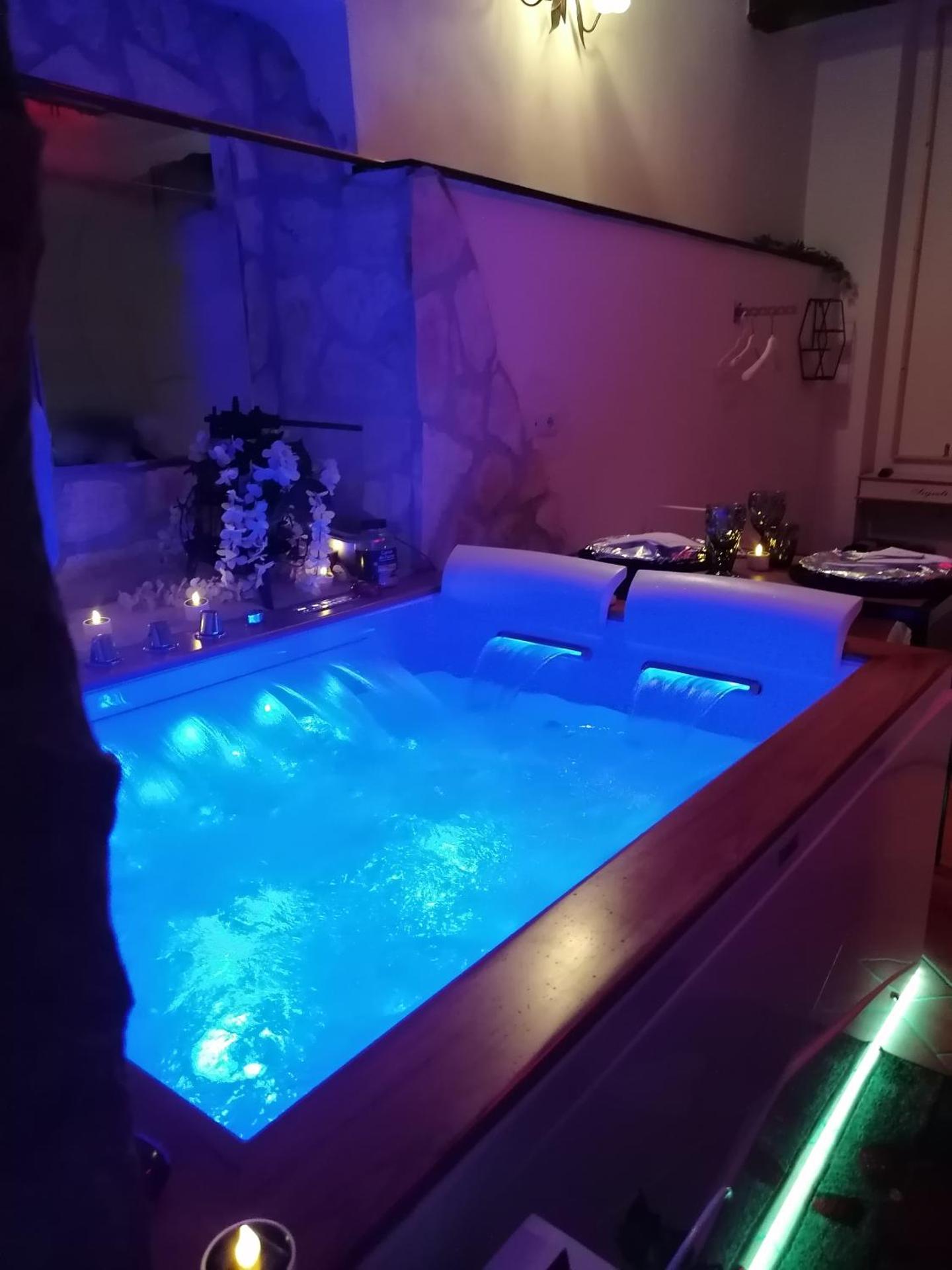 Queen Room with Spa Bath