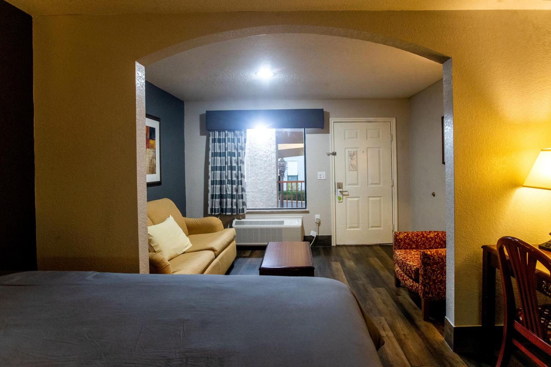 Magnolia Inn and Suites