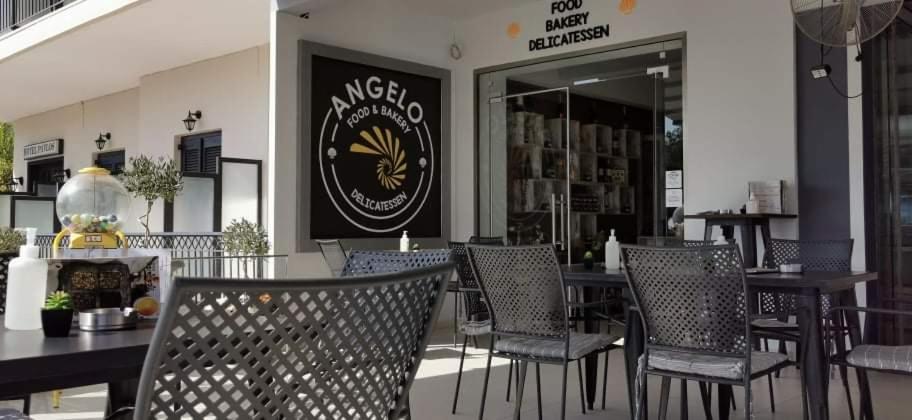 ANGELO Cafe Hotel