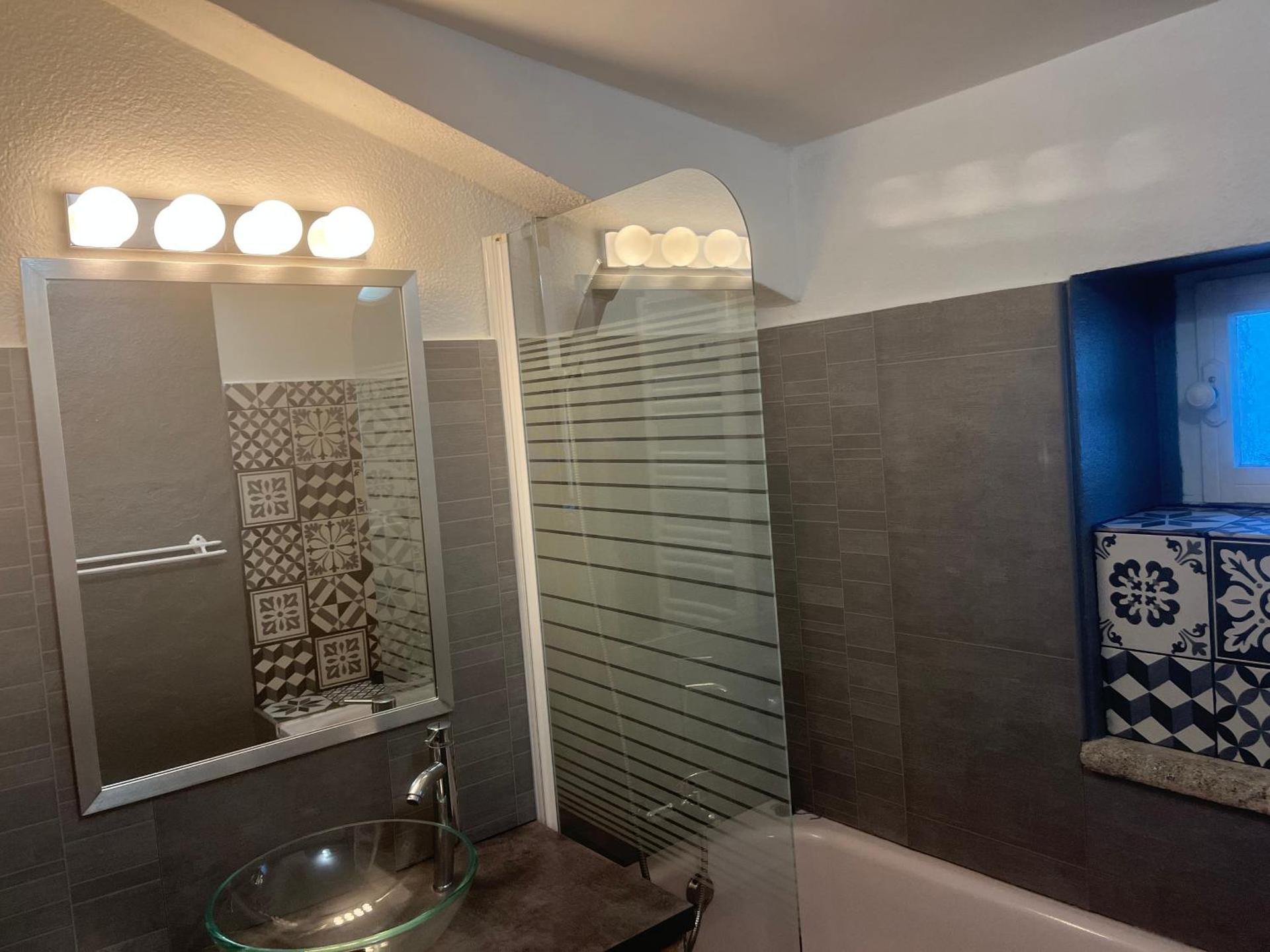 T2 avec TERRASSE, CLIM , box fibre