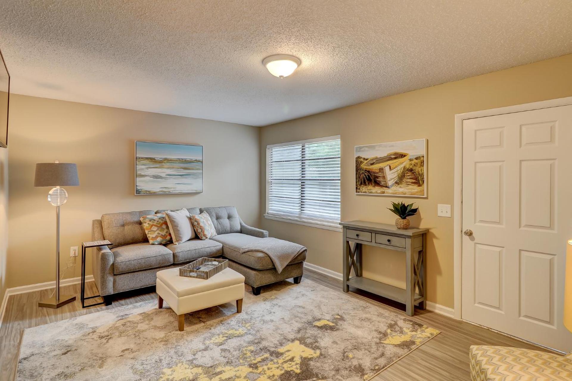 #111 Elaborate Condo Ideal Location 2BRM/2 Parking