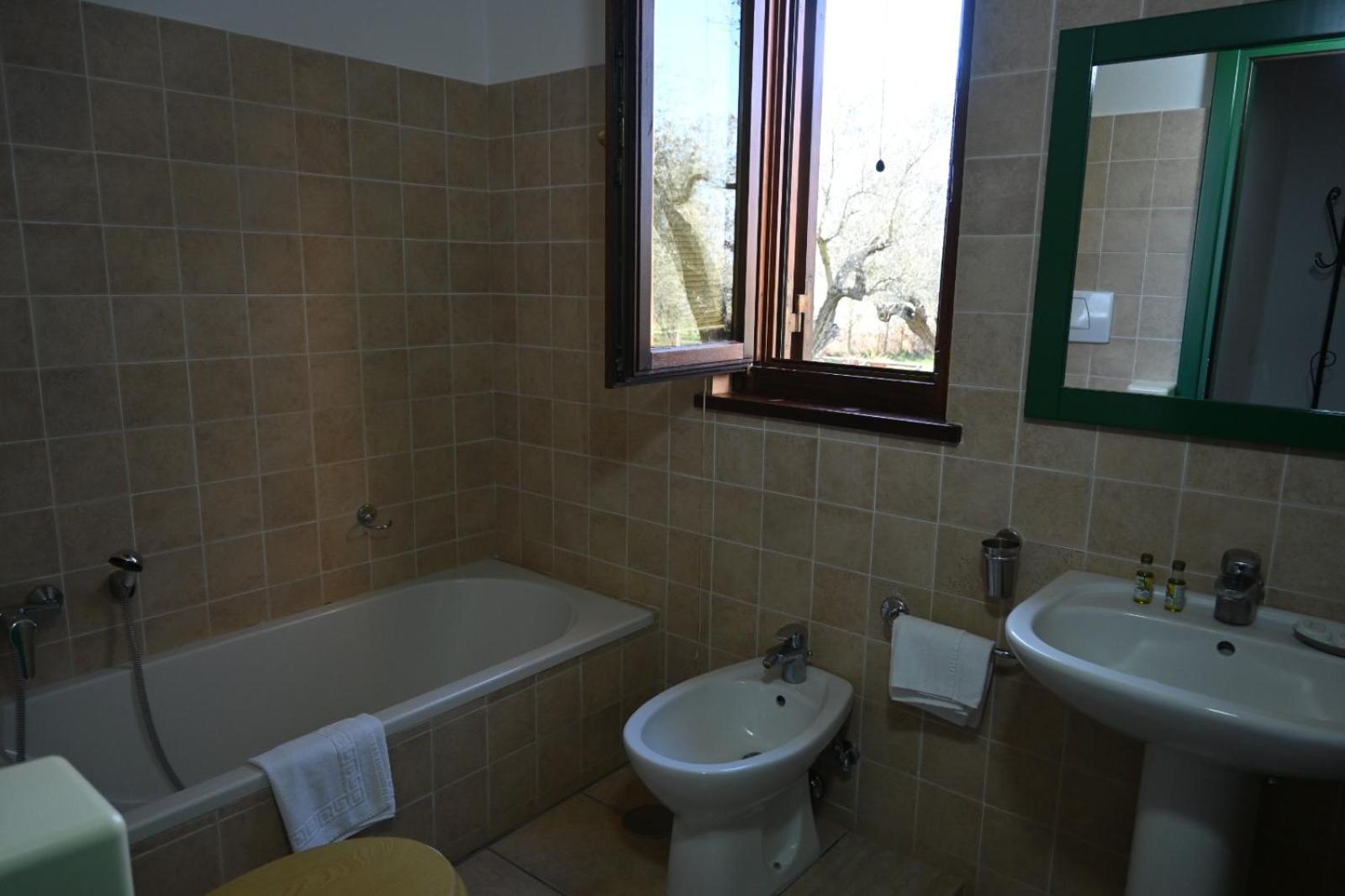 Deluxe Room (2 Adults + 1 Child)