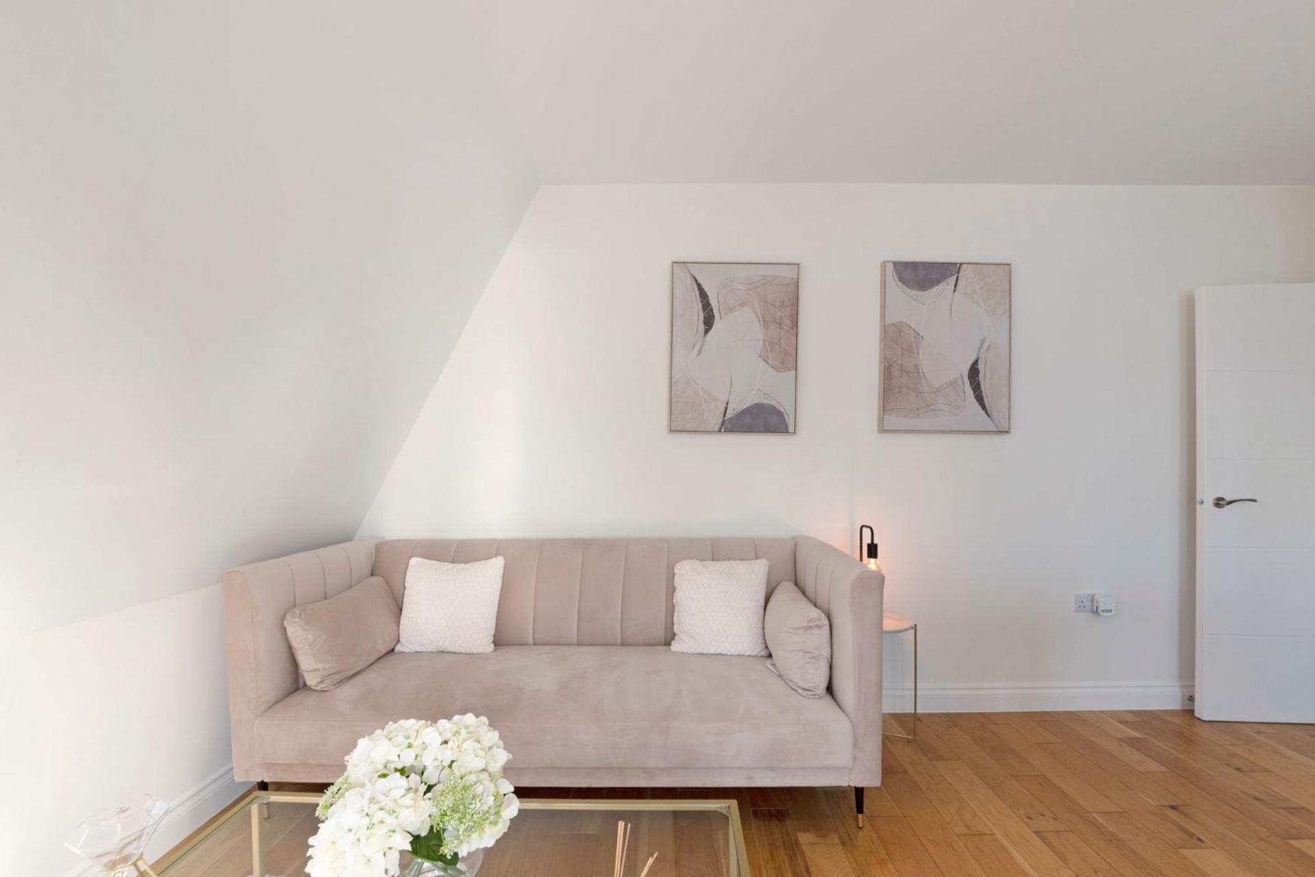 Spacious One Bed loft Apartment