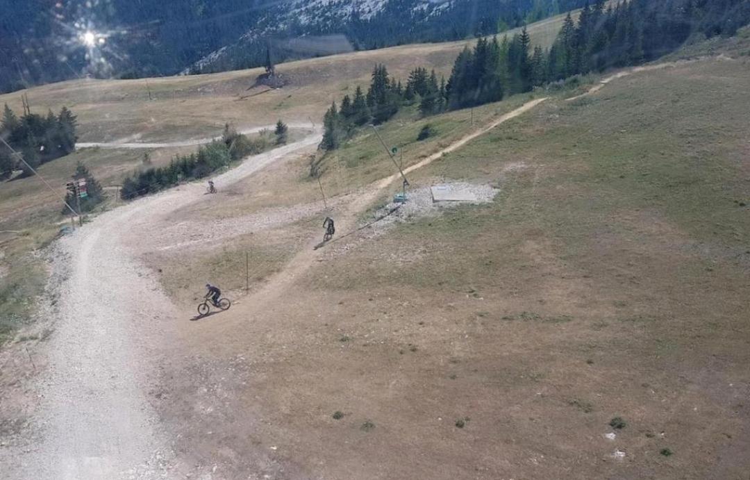 STUDIO LES GLOVETTES