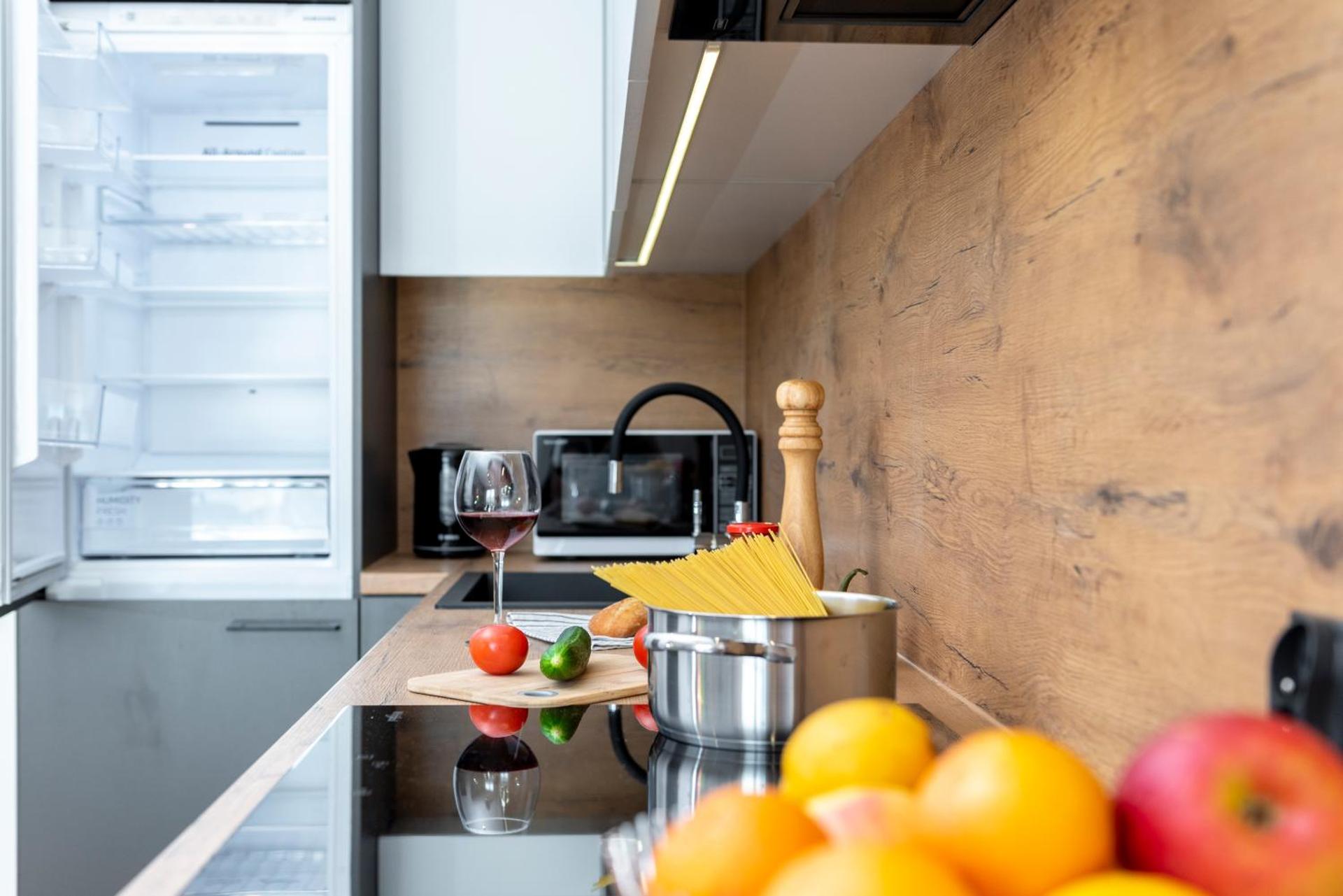 Kitchen or kitchenette