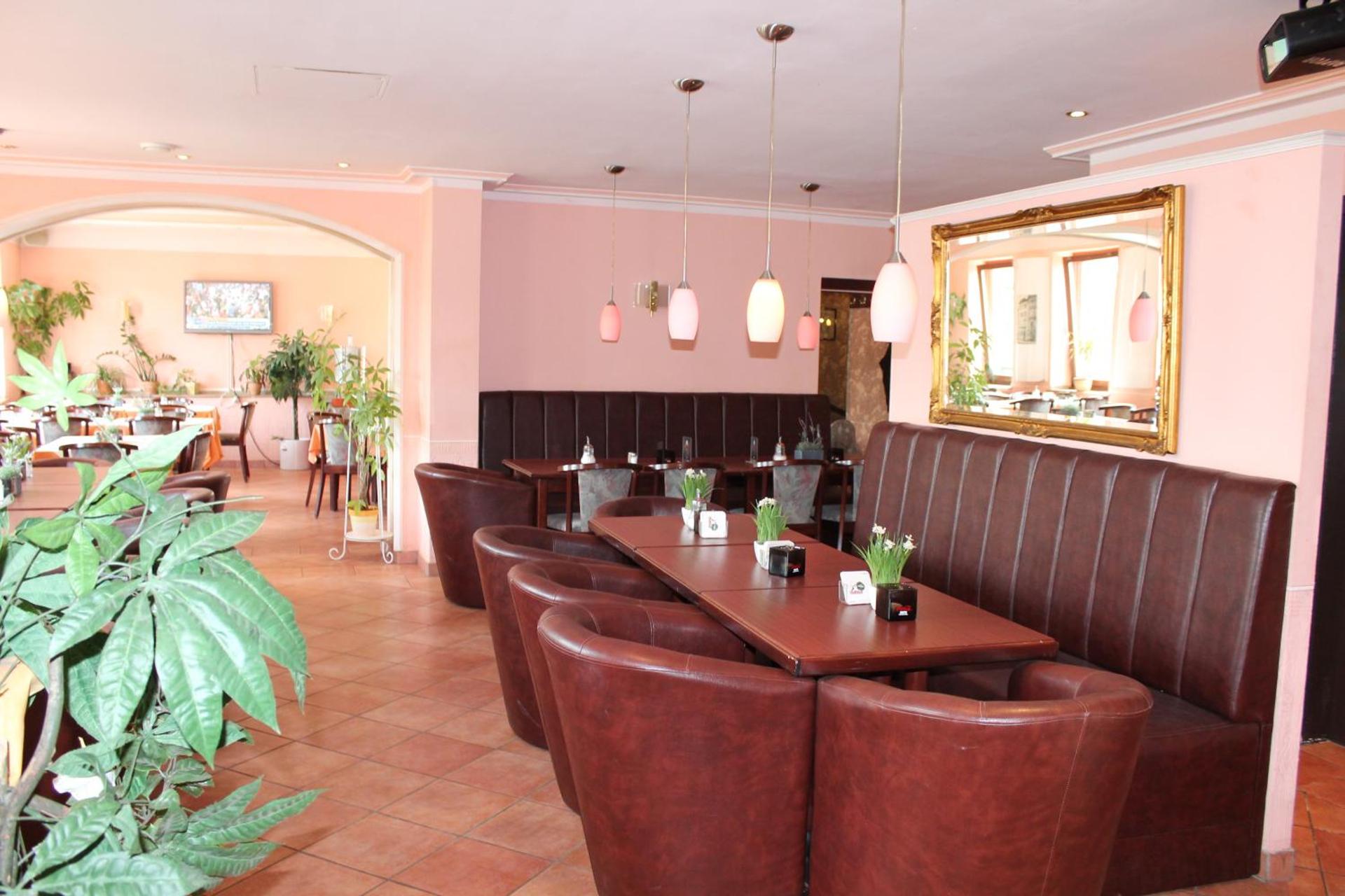 Communal lounge/ TV room