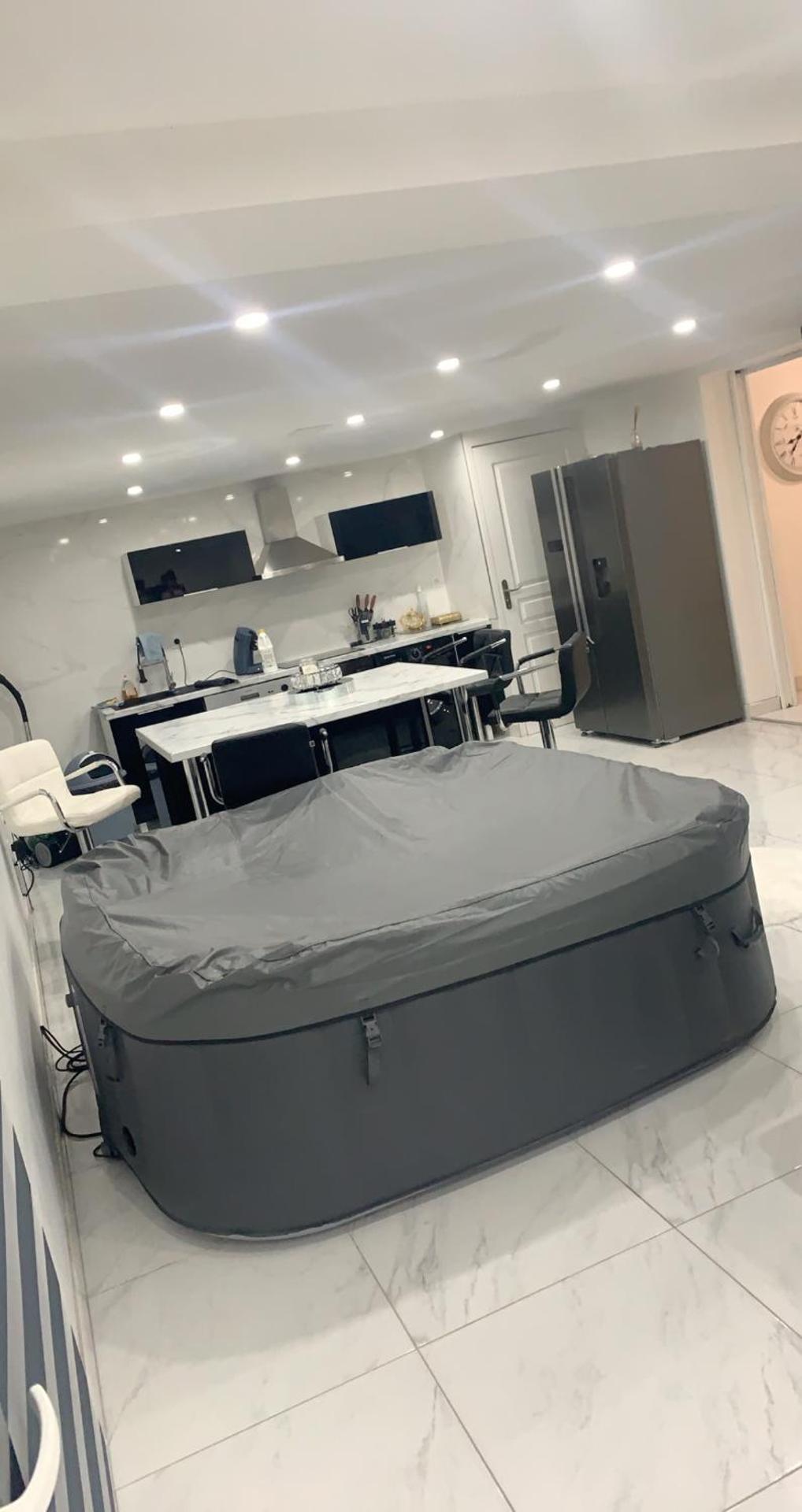 VILLA AVEC PISCINE love ROOM