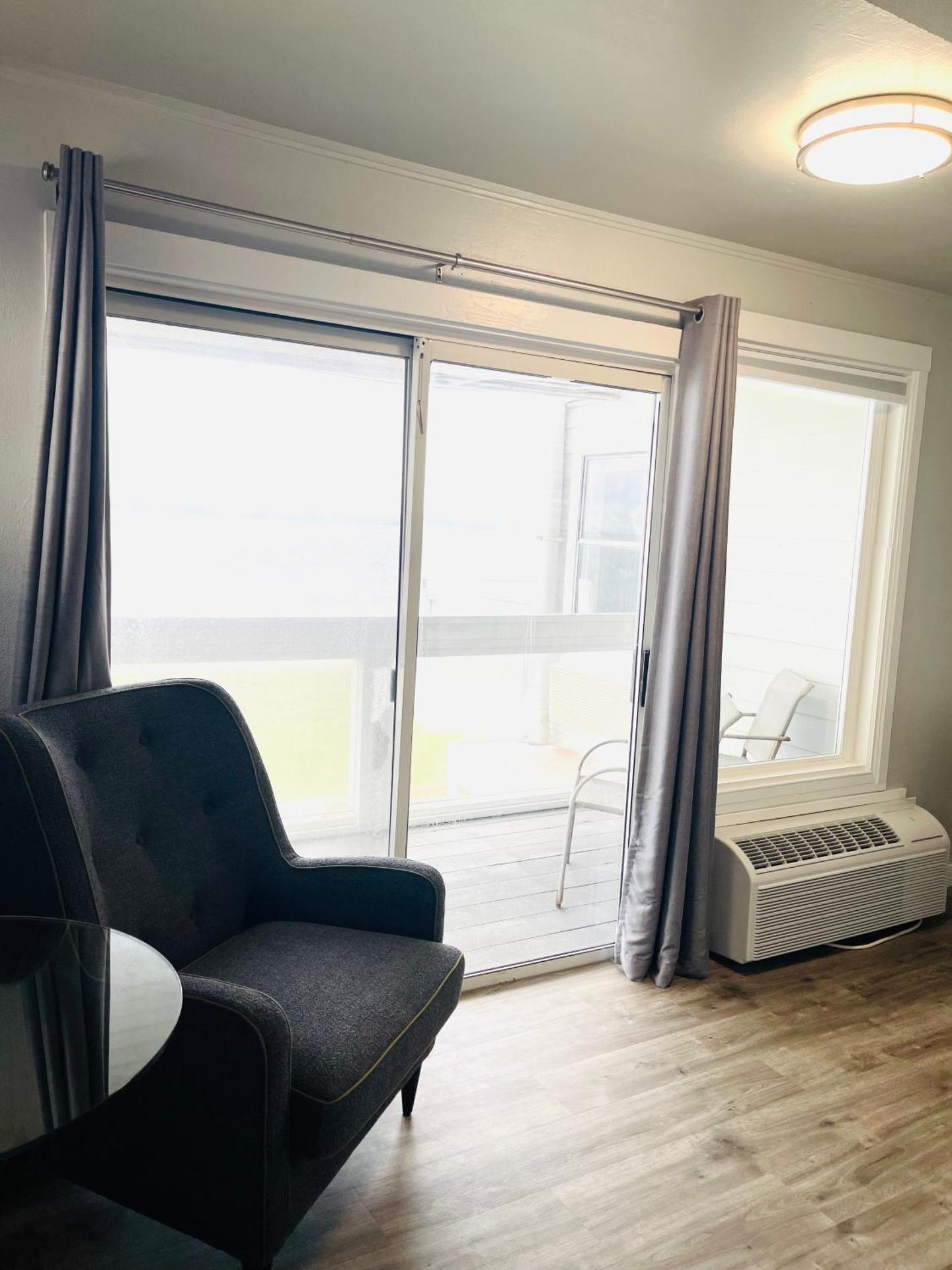 Camera Matrimoniale con Balcone e Vista Mare