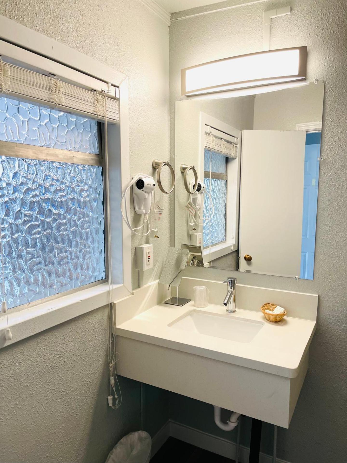 Chambre Lit Queen-Size - Vue sur Mer