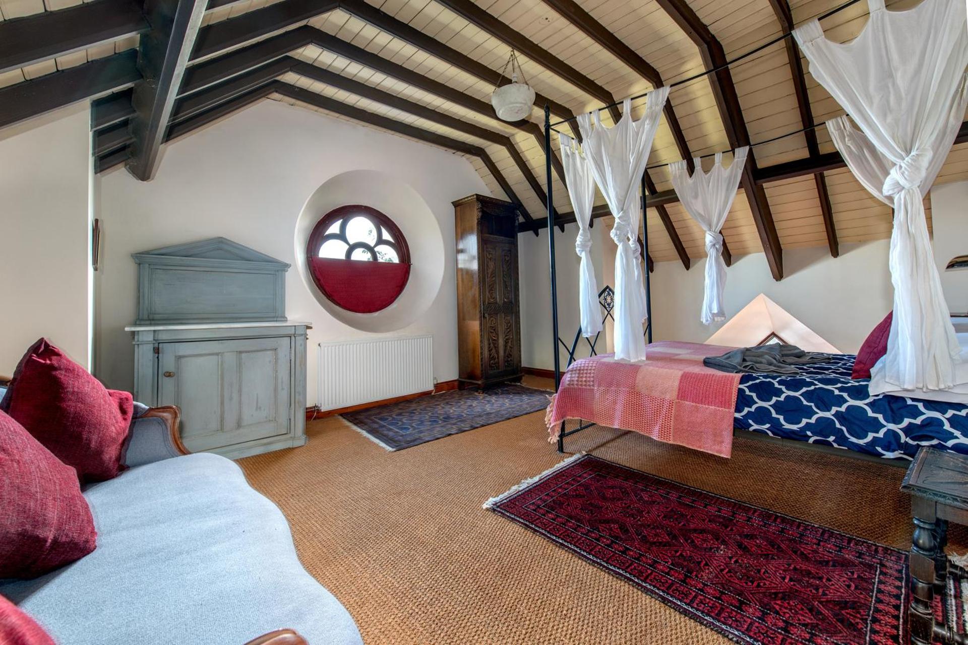 Stunning baptist chapel with concert piano, pets welcome