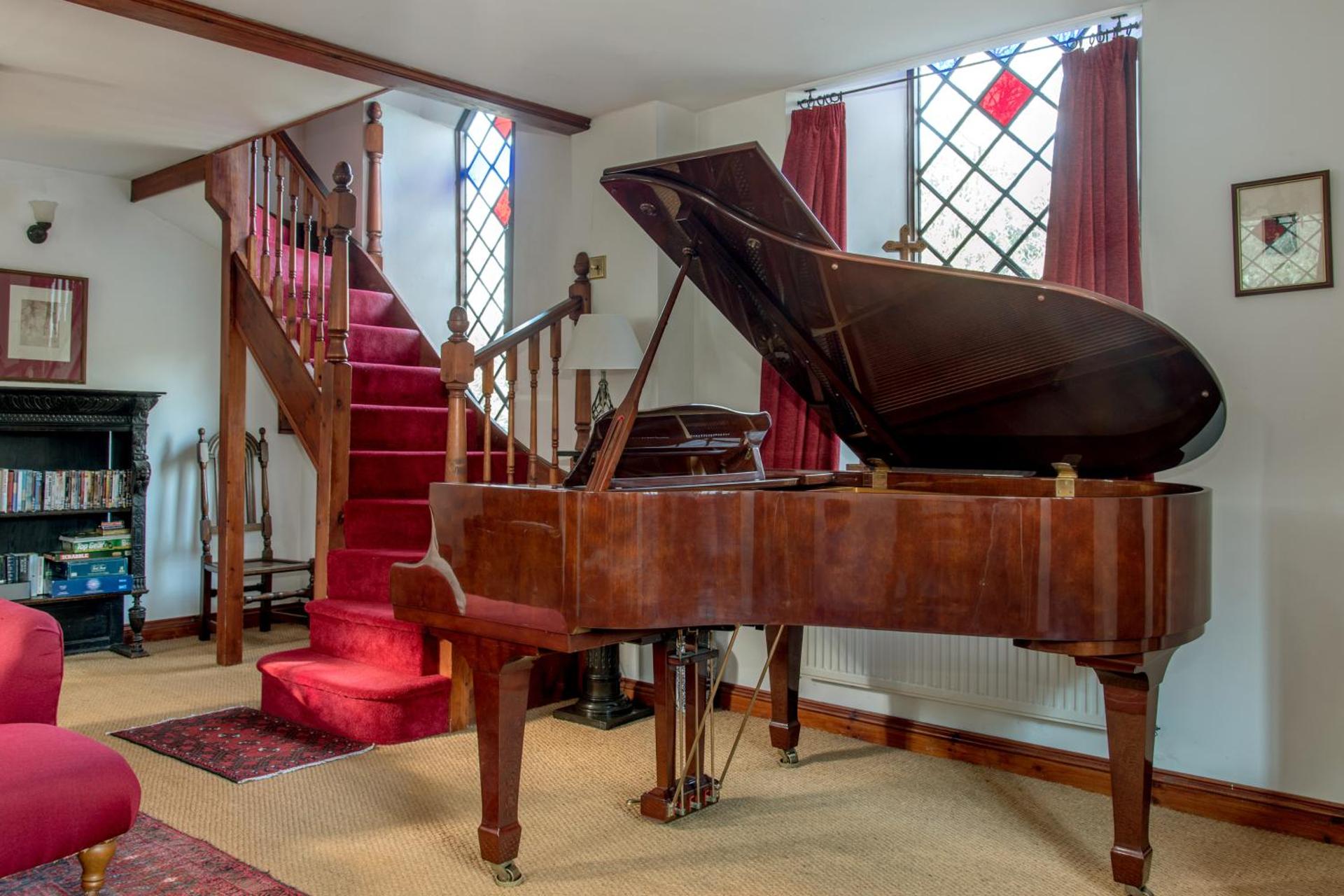 Stunning baptist chapel with concert piano, pets welcome