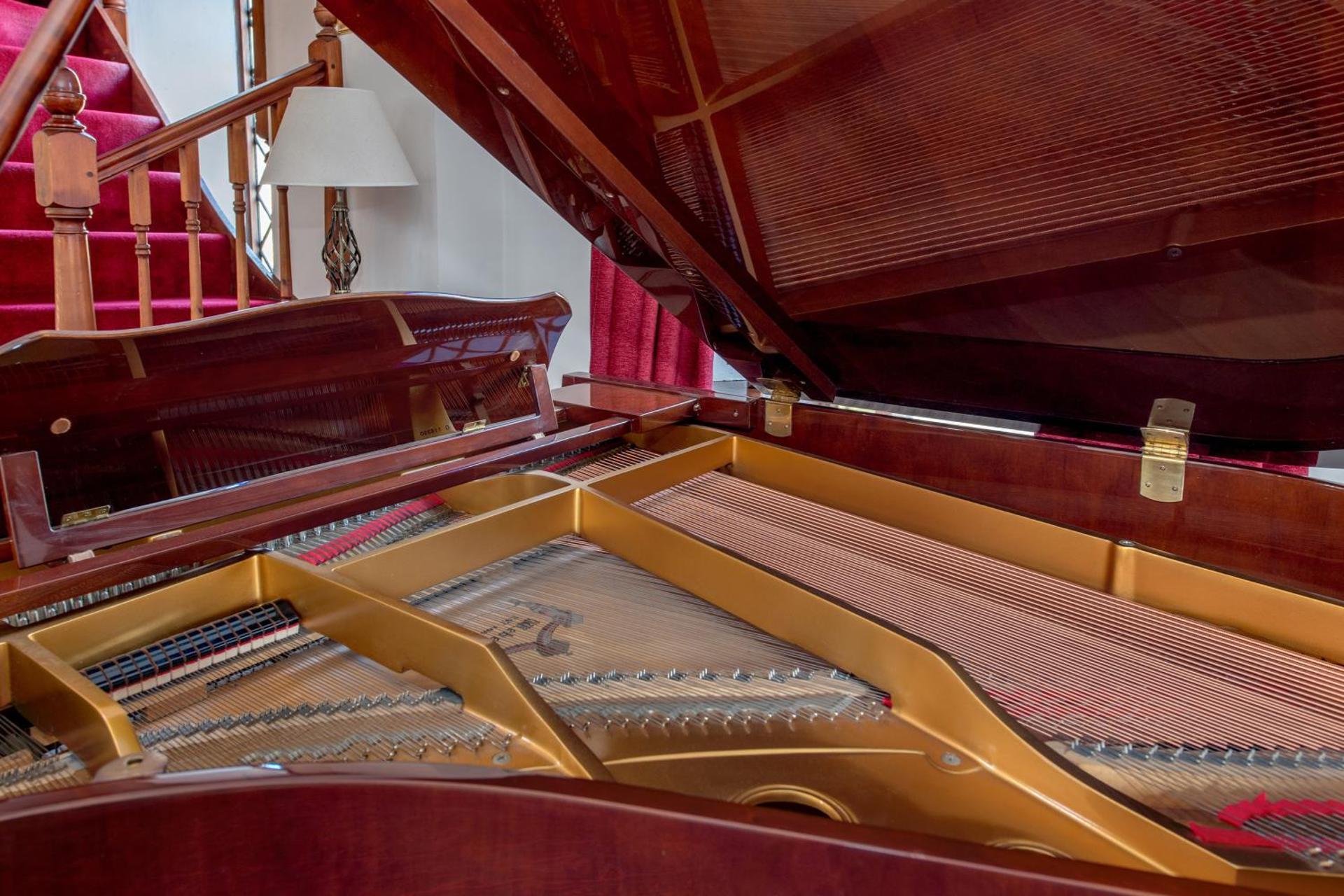 Stunning baptist chapel with concert piano, pets welcome