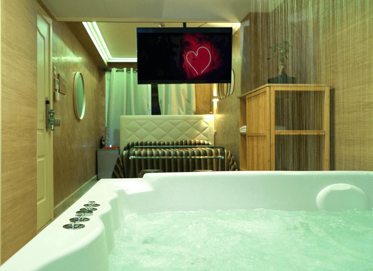 Queen Room with Spa Bath