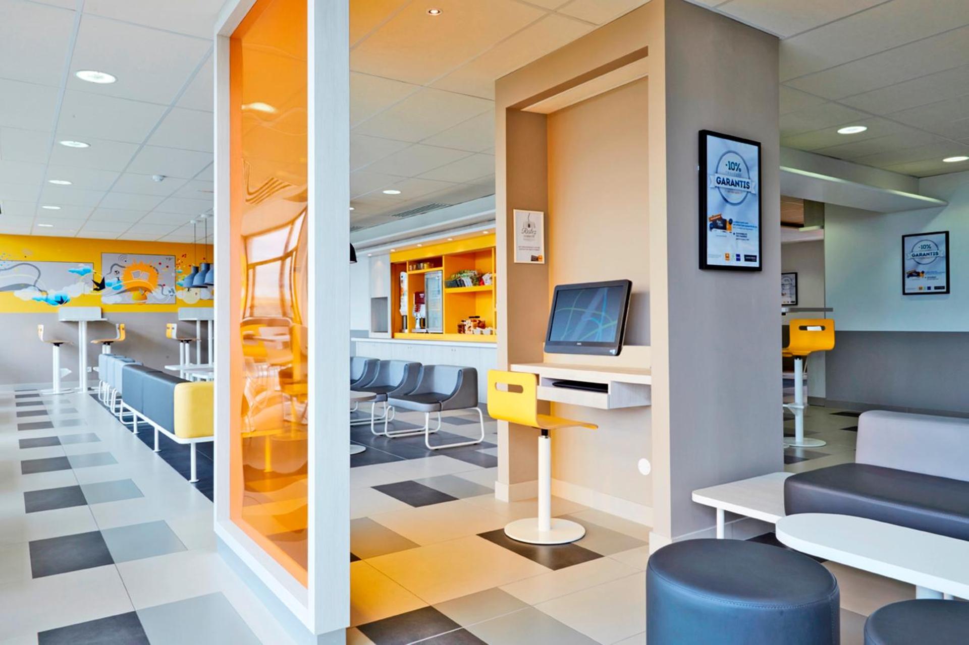 Communal lounge/ TV room