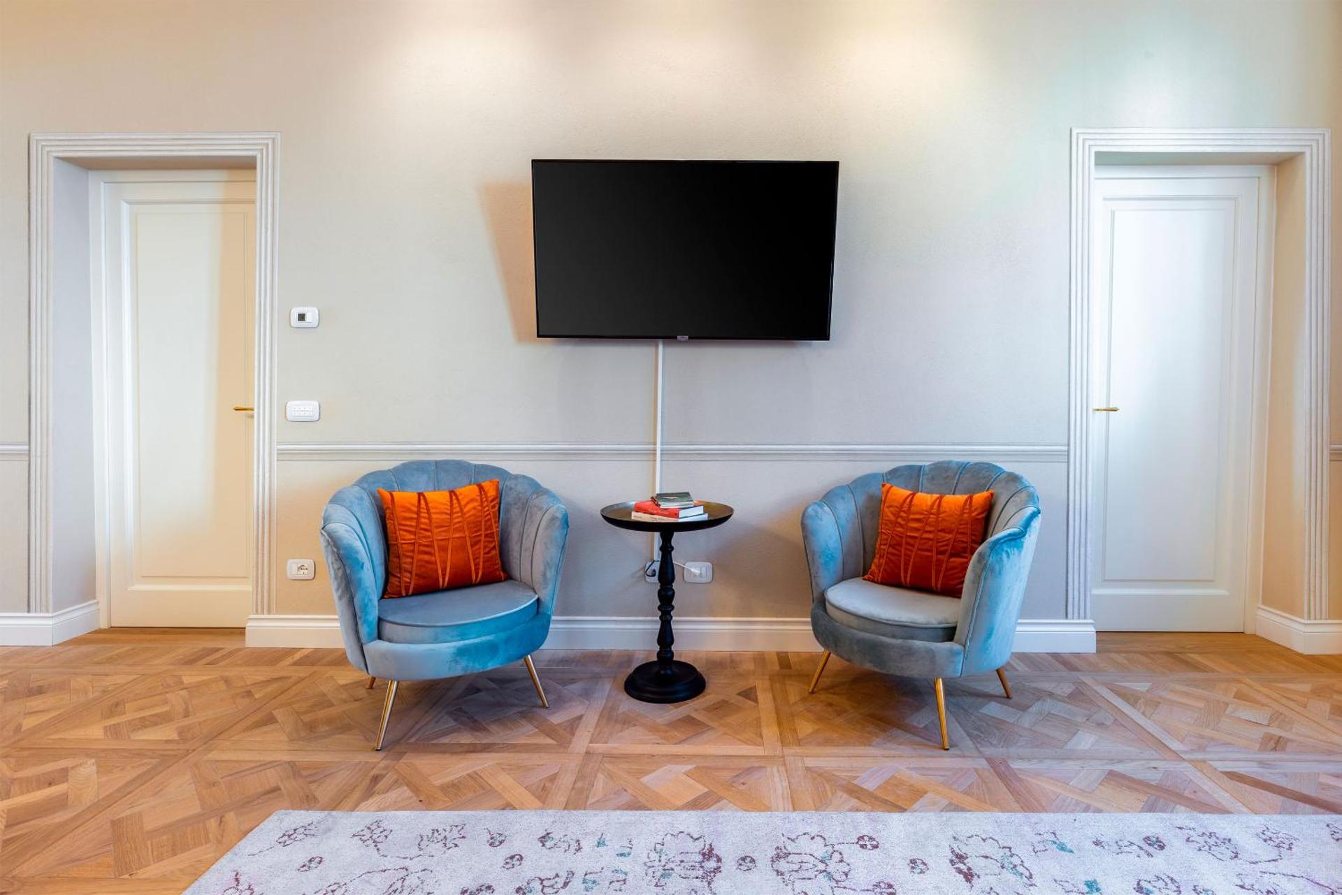 Communal lounge/ TV room