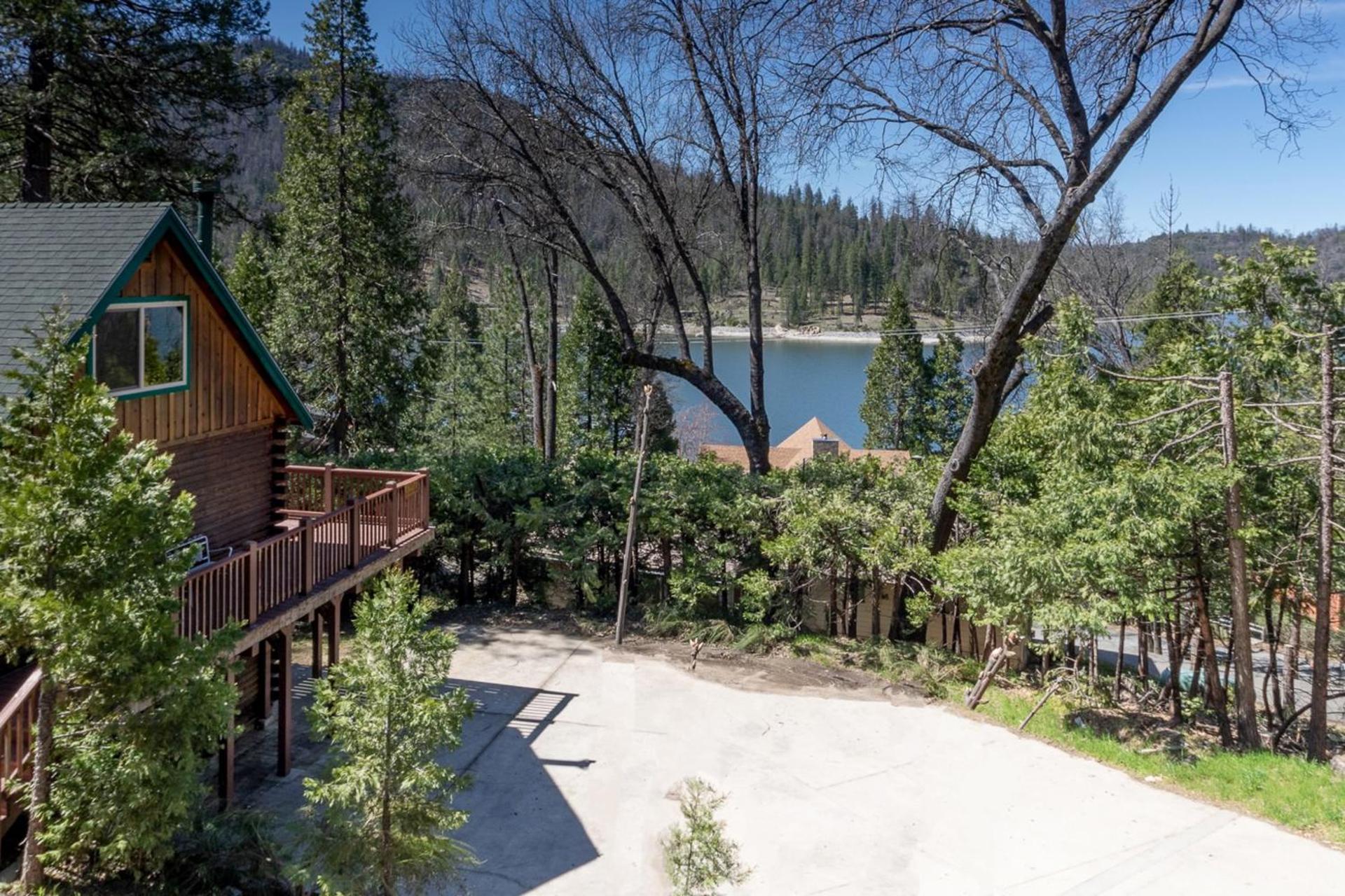 Harris Lakeview Cabin