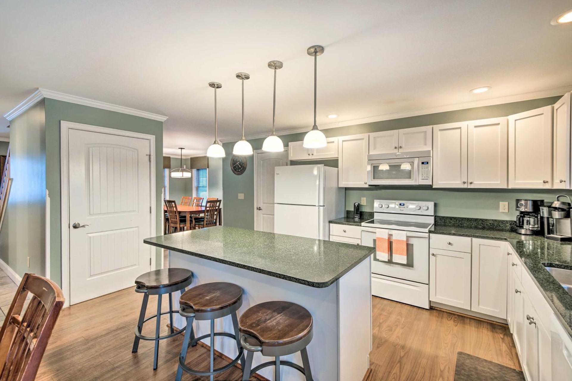 North Conway Home about 2 Mi to Cranmore Mountain!