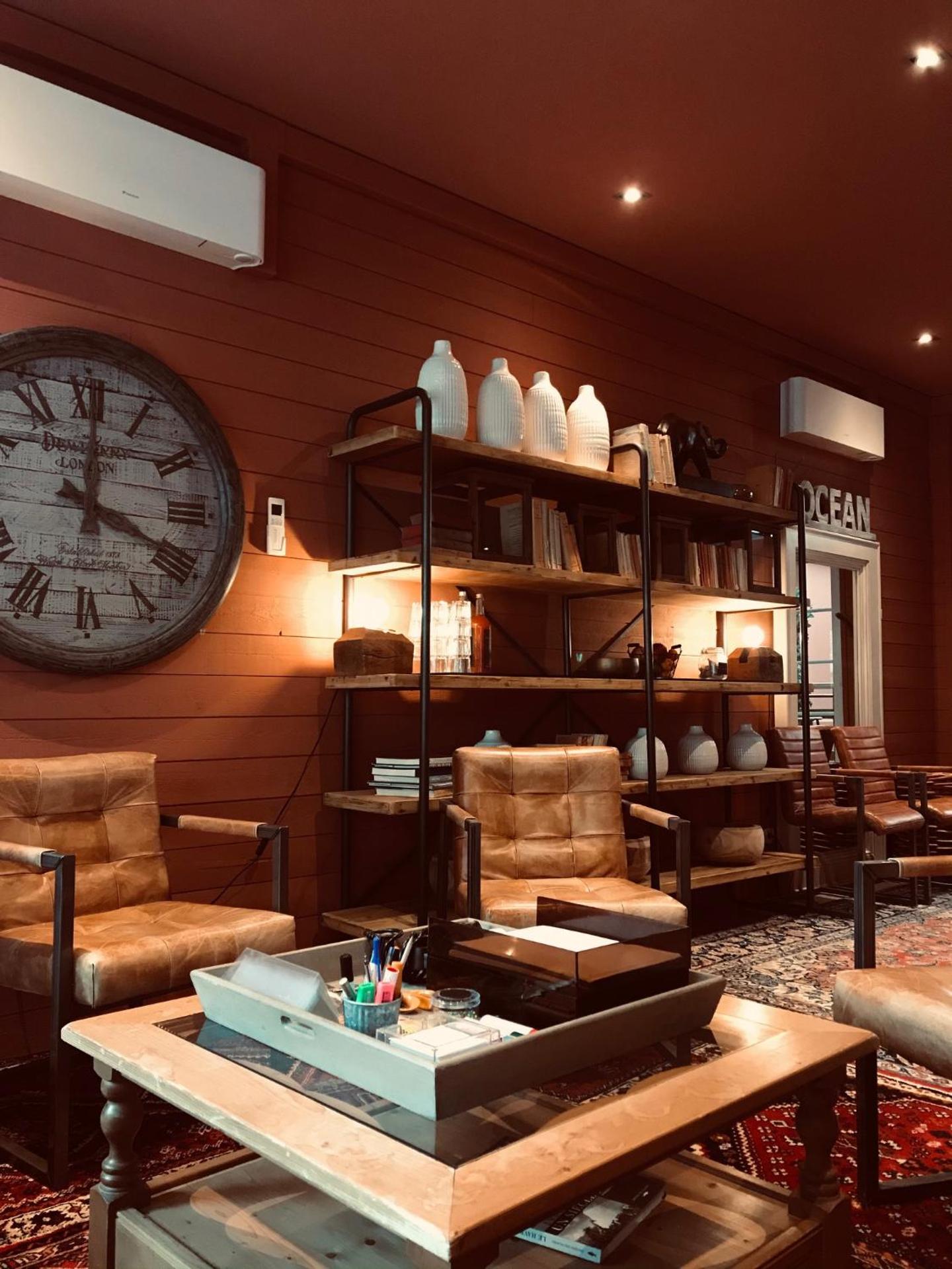 Meeting/conference room