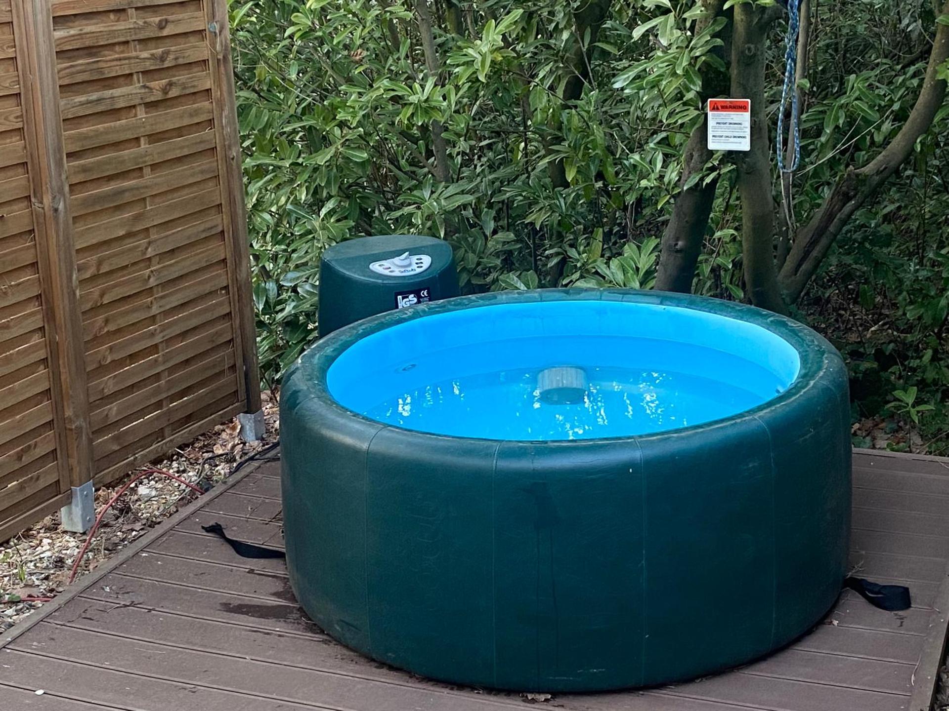 Studio calme proche Paris avec terrasse privative et jacuzzi en option