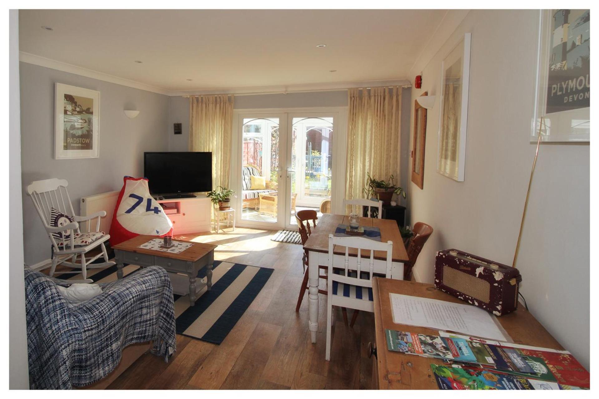 Self Contained Flat with Private Garden & Parking