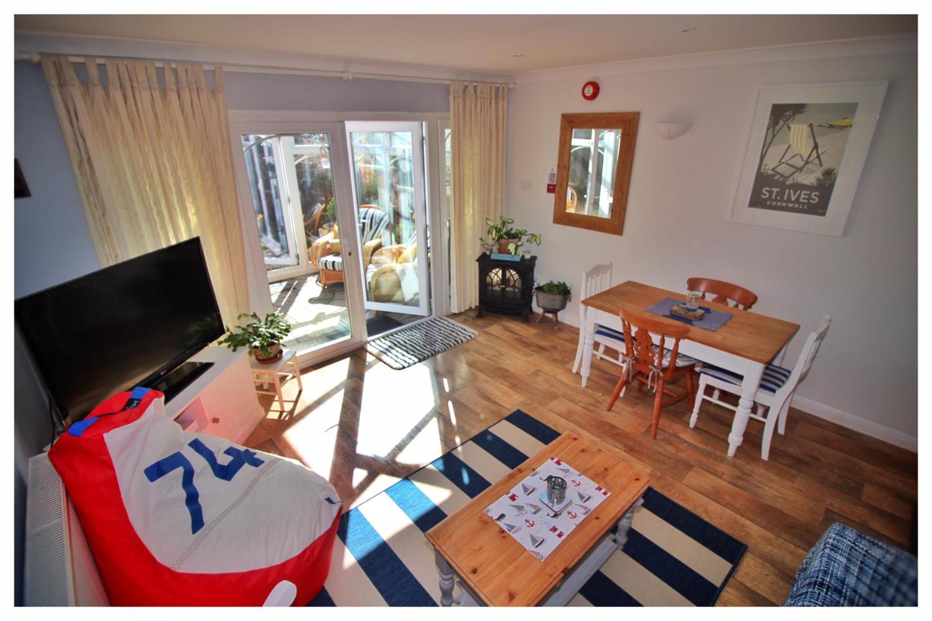 Self Contained Flat with Private Garden & Parking