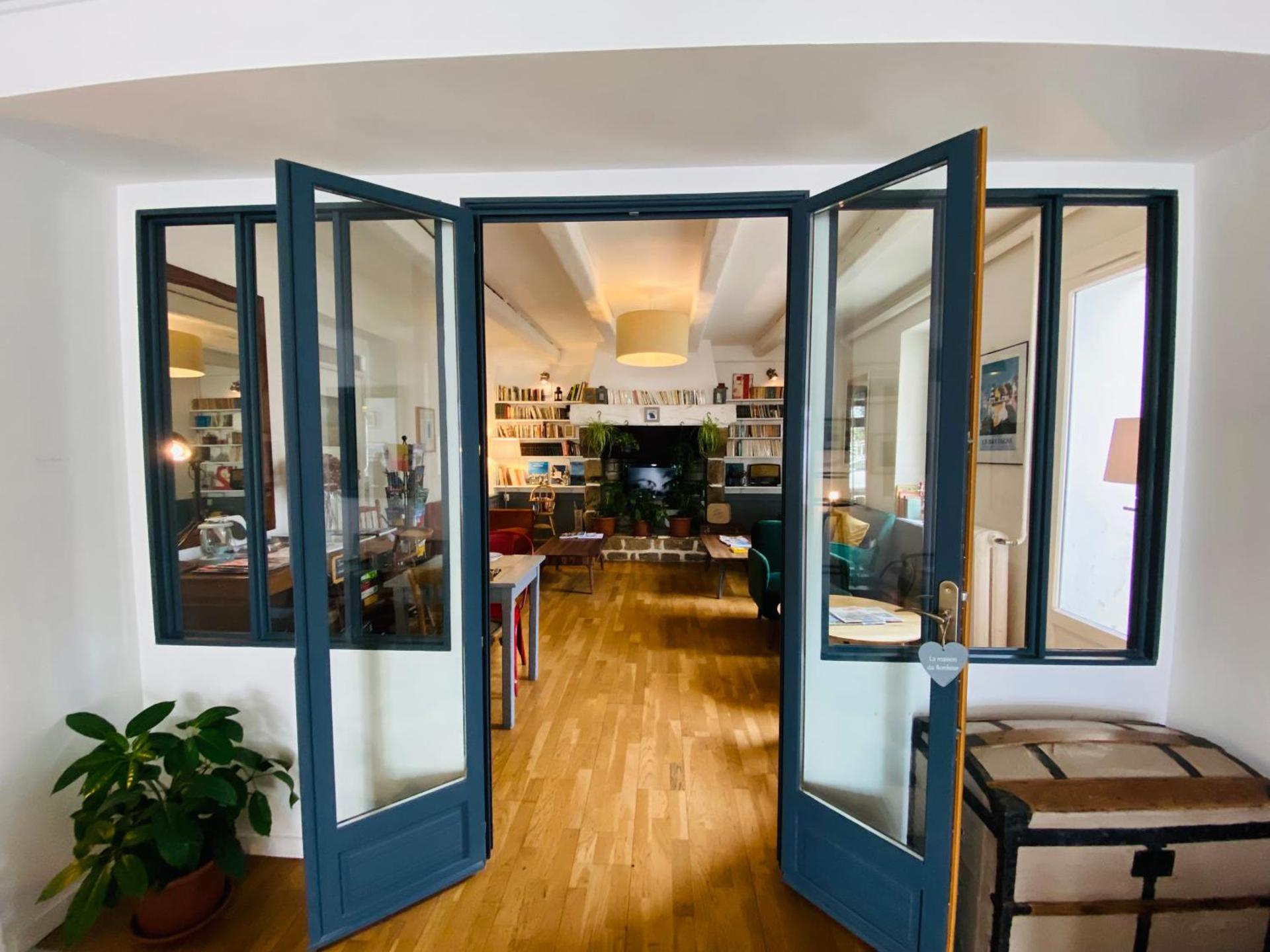 Communal lounge/ TV room