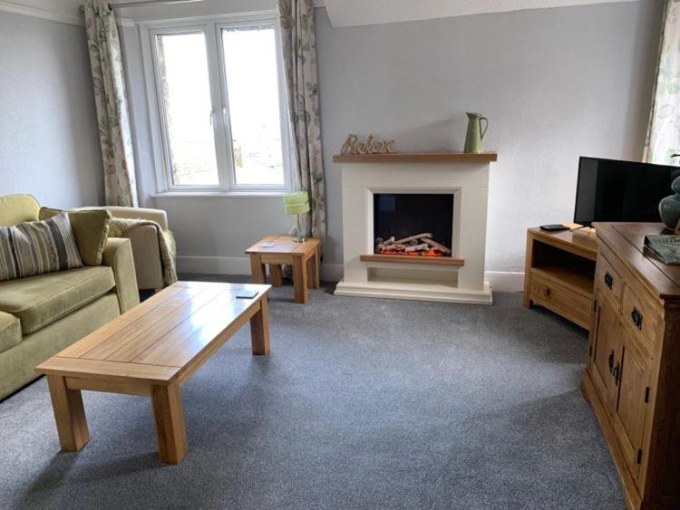 Postmans Rest, second floor apartment, Lynmouth with private parking