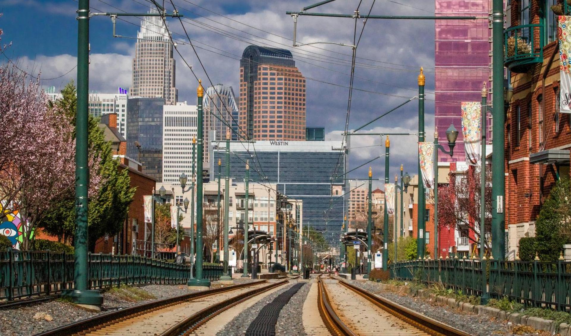 Uptown Townhouse Studio Apartment -WiFi-10 min walk to Spectrum Center