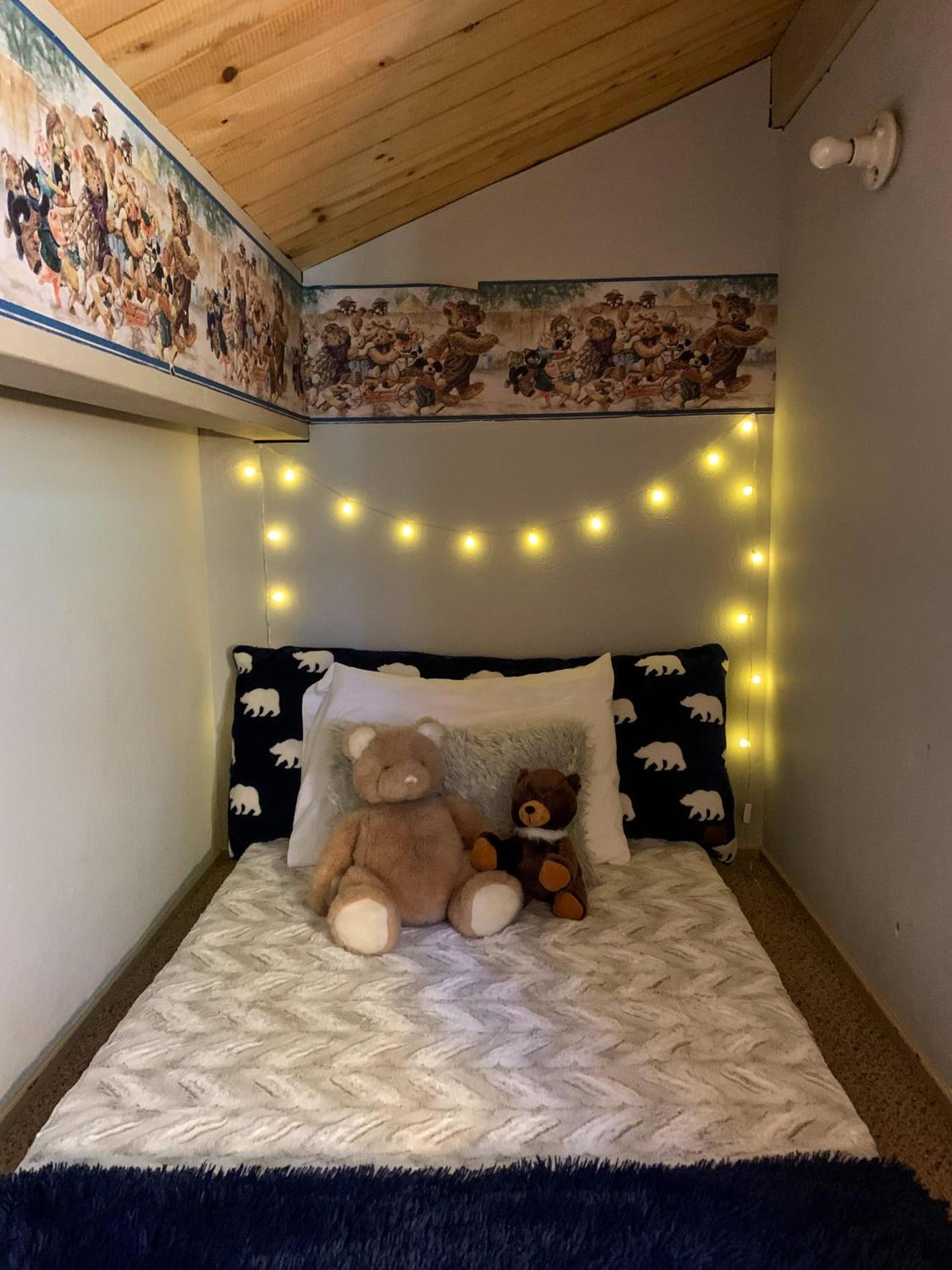 Woodsy retreat near Northstar & lake