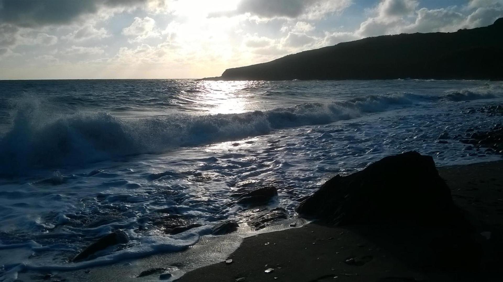 Port Side Brixham - Ideal seaside getaway - parking - wood-burner - dog friendly